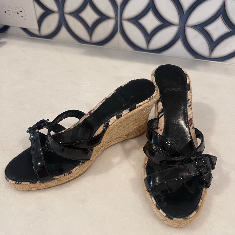 Burberry Wedge patent 37